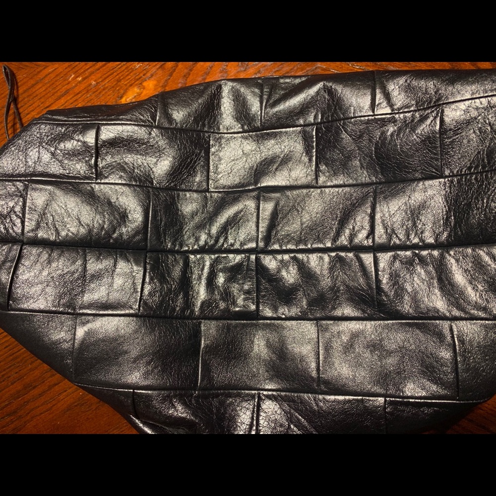 🌺SOLD 🌺Chanel glazed leather shoulder tote - Picture 8 of 11